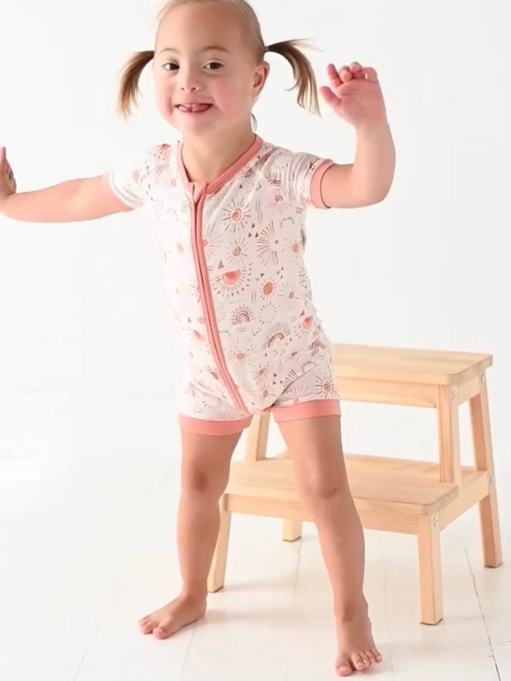 NWT The Sleepy Sloth Bamboo Shortie in Rustic Rays